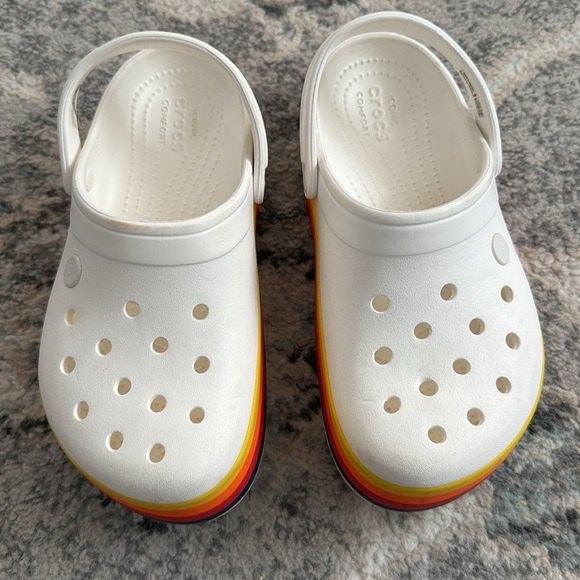 Disney Platform Crocs - Picture 2 of 14
